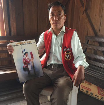 Qheniho Jakhalu with portrait of Vikhepu Ayemi from The Sema Nagas (Hutton, 1921) (Surumi, 19.2.2022; photo: Christian Poske